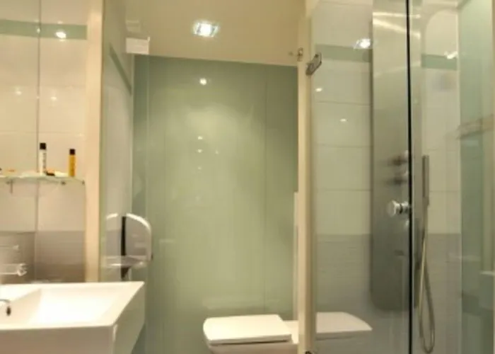 Europole Hotel 3*